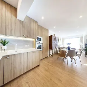 Bahia Luxurious Apartment, 3 Double Rooms, Free Parking, Terrace, Brand New Appartement
